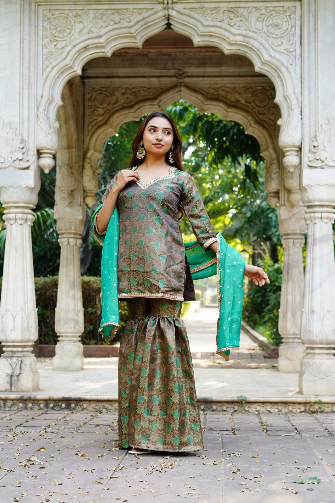 Zaitoon Garara Set Banarsi