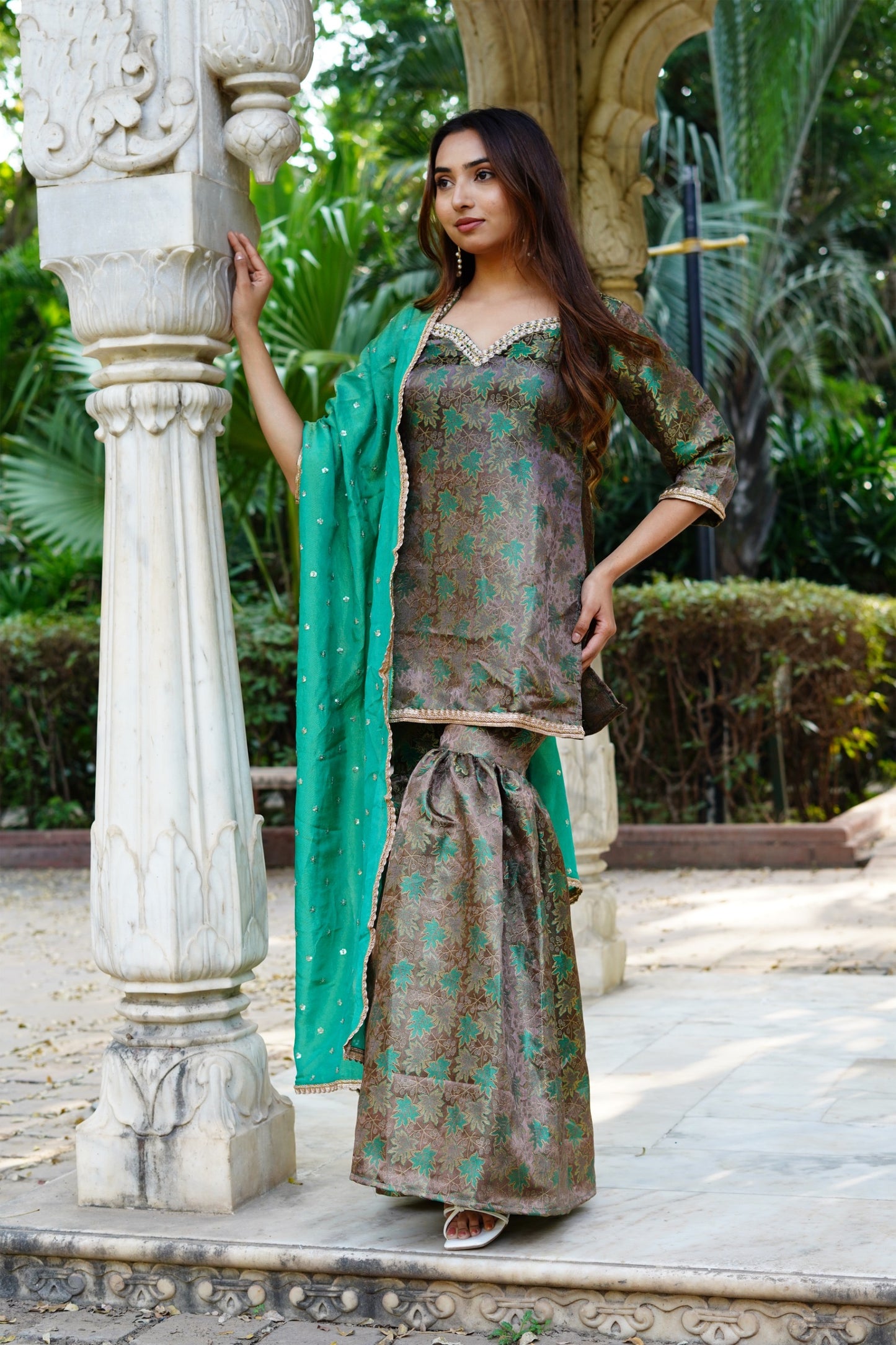 Zaitoon Garara Set Banarsi