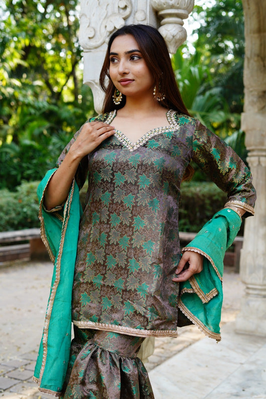 Zaitoon Garara Set Banarsi