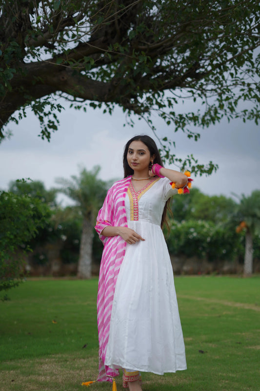 Chandni Leheriya Set - Tribute to timeless summer elegance