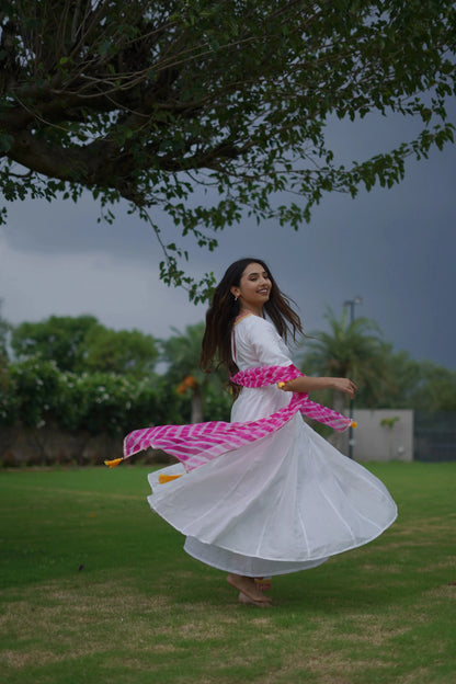 Chandni Leheriya Set - Tribute to timeless summer elegance